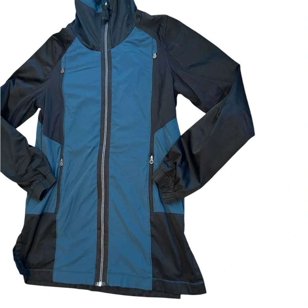 Lululemon Right Round Teal and Black Hooded Jacket